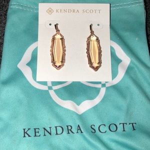 Kendra Scott Fran Earrings Peach Iridescent🍑 💕